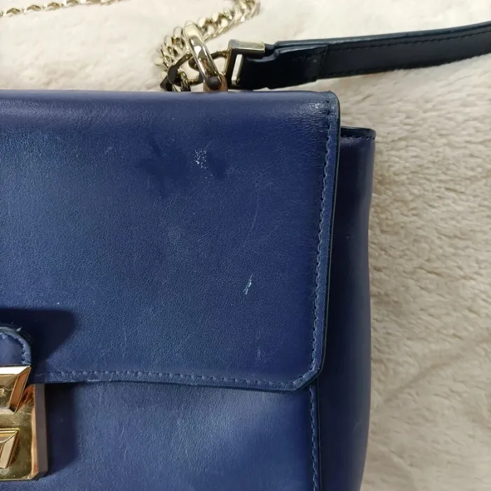 Sac bandoulière Lancaster bleu marine en cuir lisse, chaîne dorée amovible S046 - photo numéro 4