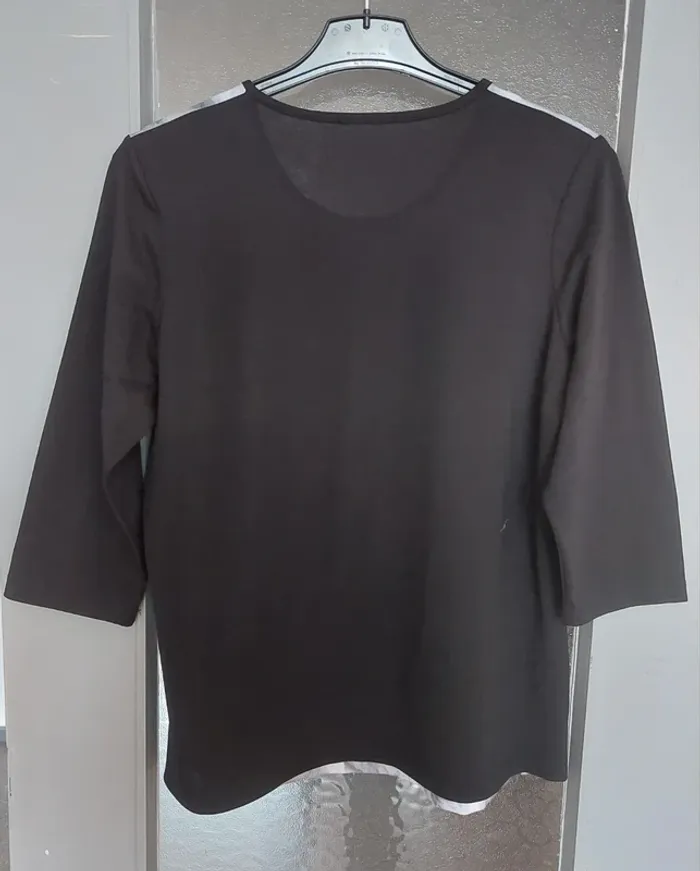 T-shirt imprimé floral noir et blanc - photo numéro 3