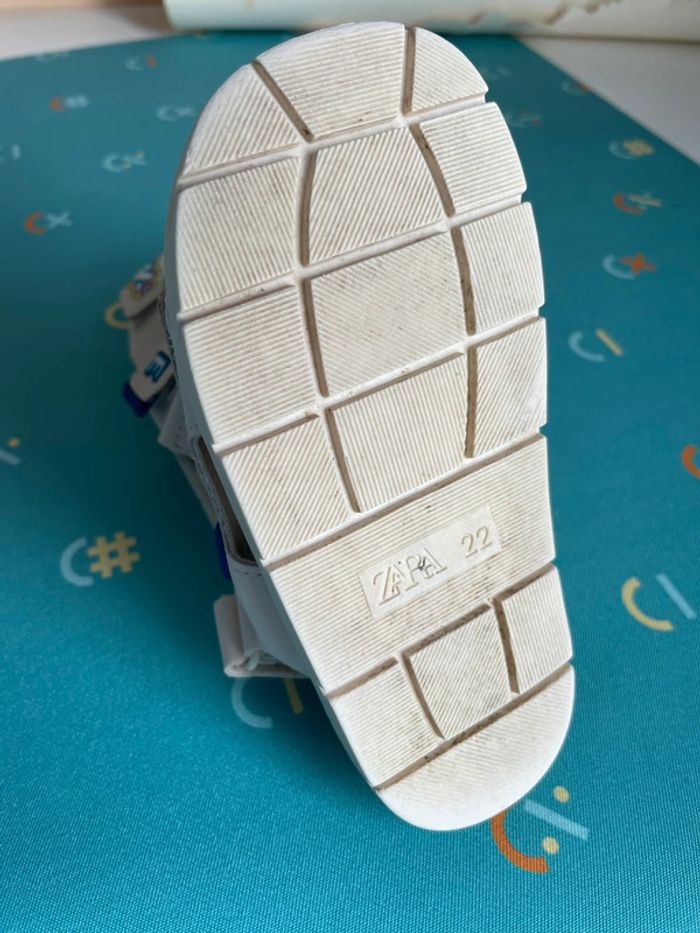 Sandales claquettes scratch Mickey Mouse Zara pointure 22 - photo numéro 4