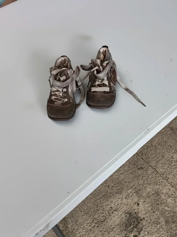 Chaussures fille taille 22