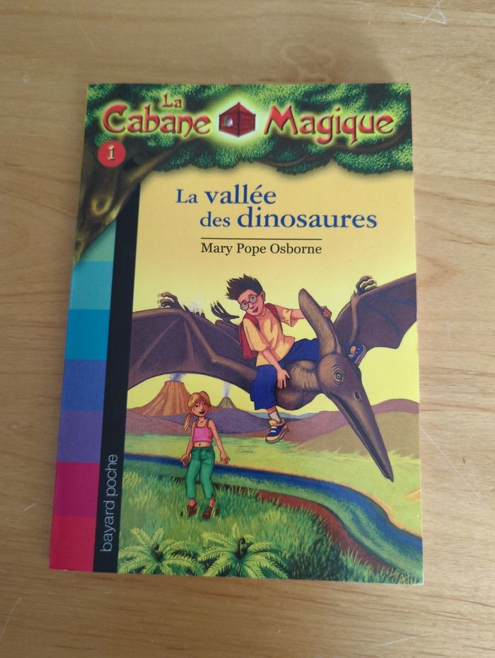 Livre la cabane magique 1 la vallée des dinosaures