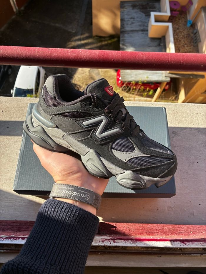 New Balance 9060 Black / Black