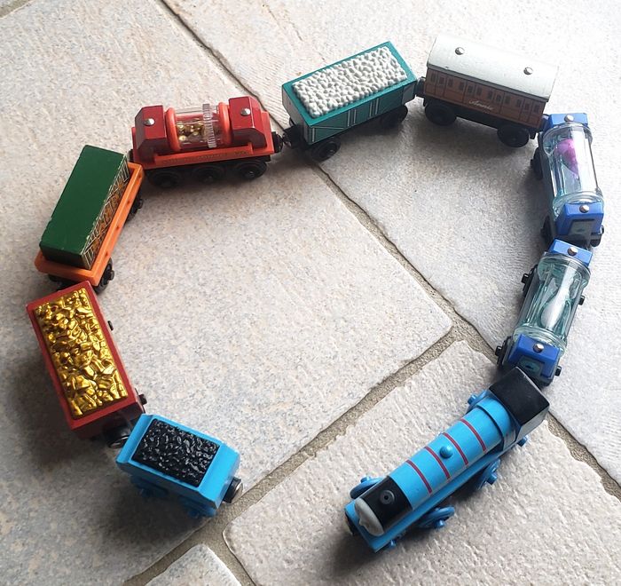 Locomotive et wagons - photo numéro 2