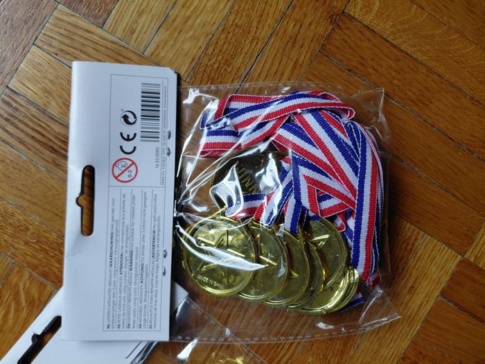 lot 1 - sachet de 8 médailles pour enfants - photo numéro 2