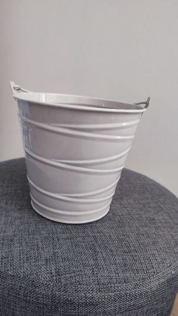 Pot fleur en fer gris