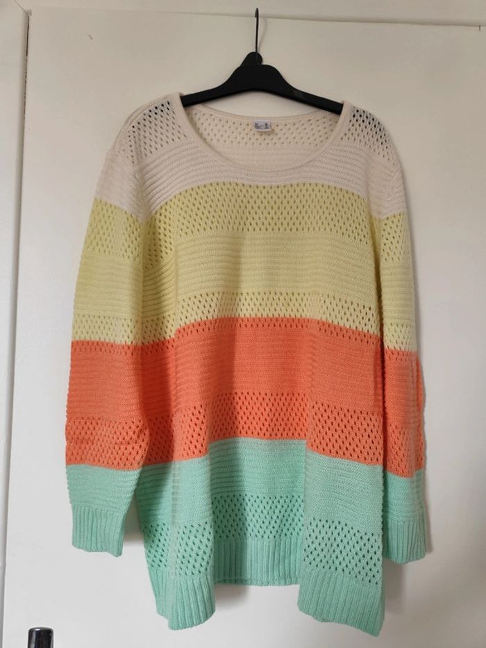 Joli pull ajouré multicolore taille 52 en acrylique