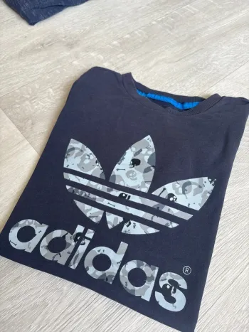 tee shirt Adidas tête de mort 9-10 ans