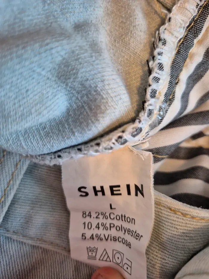 Short déchiré et effiloché - photo numéro 3