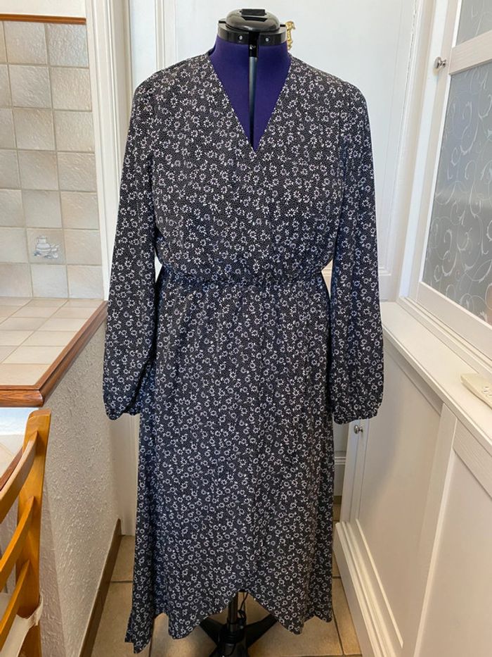 Robe longue asymétrique croisée à imprimé marguerite Shein L