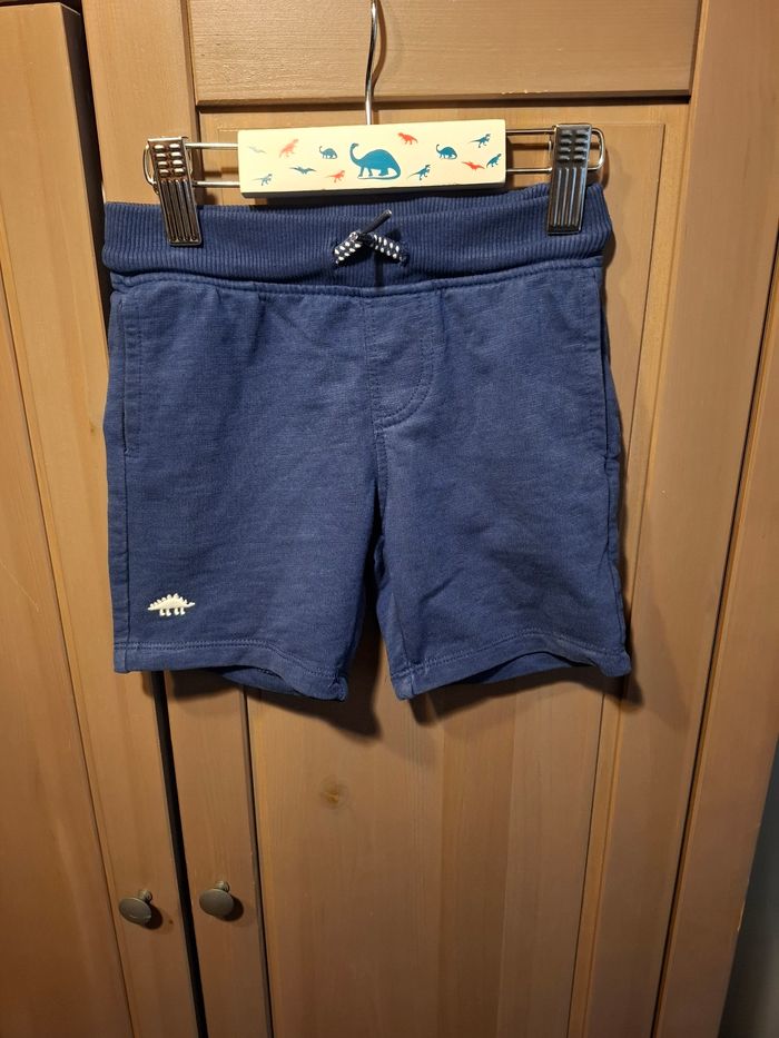 Short 3 ans
