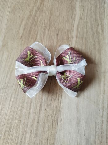 Pince à cheveux marron et beige