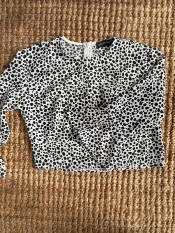 Blouse à pois et manches larges s