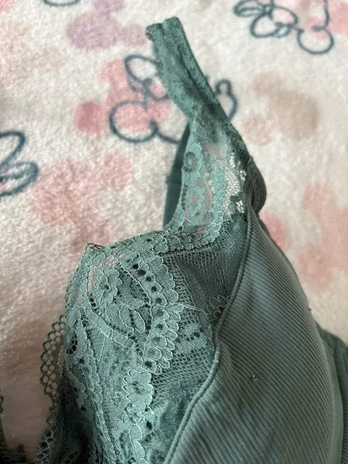 Soutien gorge vert - photo numéro 4