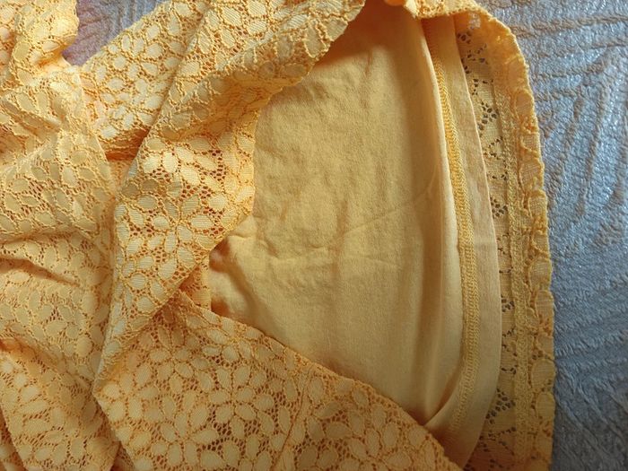 Haut fleur jaune - photo numéro 5