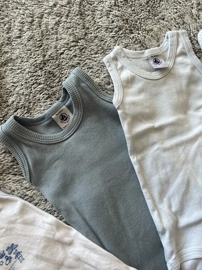 Lot body sans manches petit bateau, trois mois - photo numéro 2