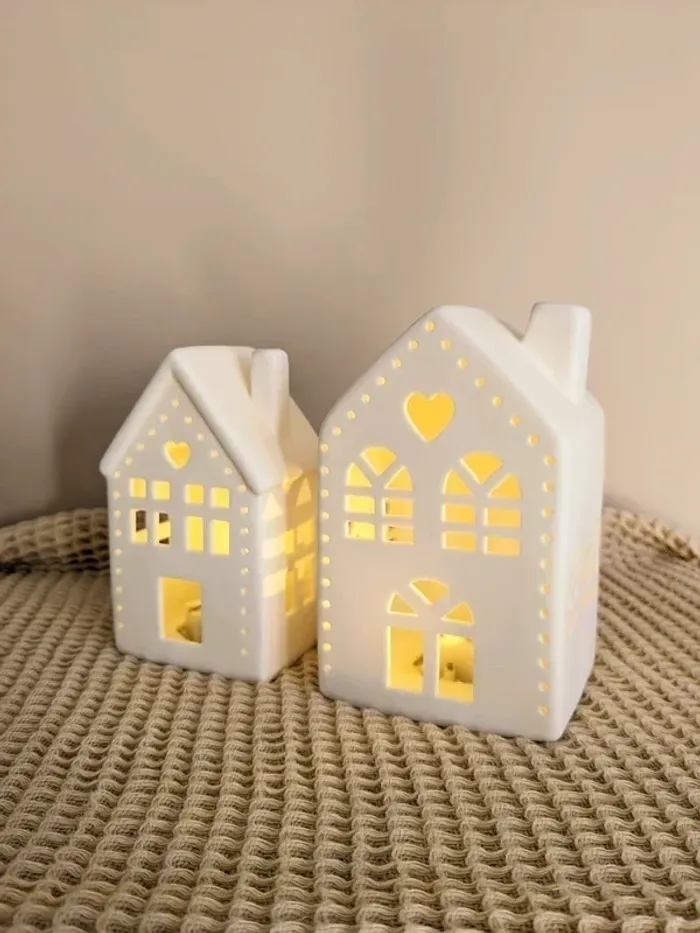 Jolie maison lumineuse avec éclairage led - NEUVE