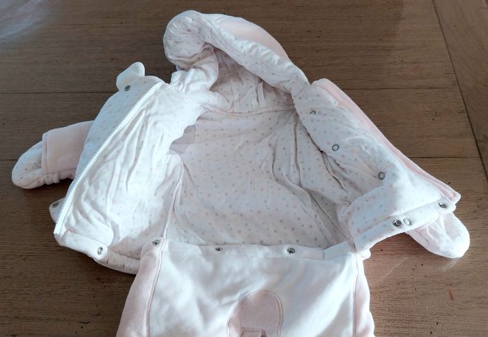 Combipilote fille 3mois en très bon état - photo numéro 4