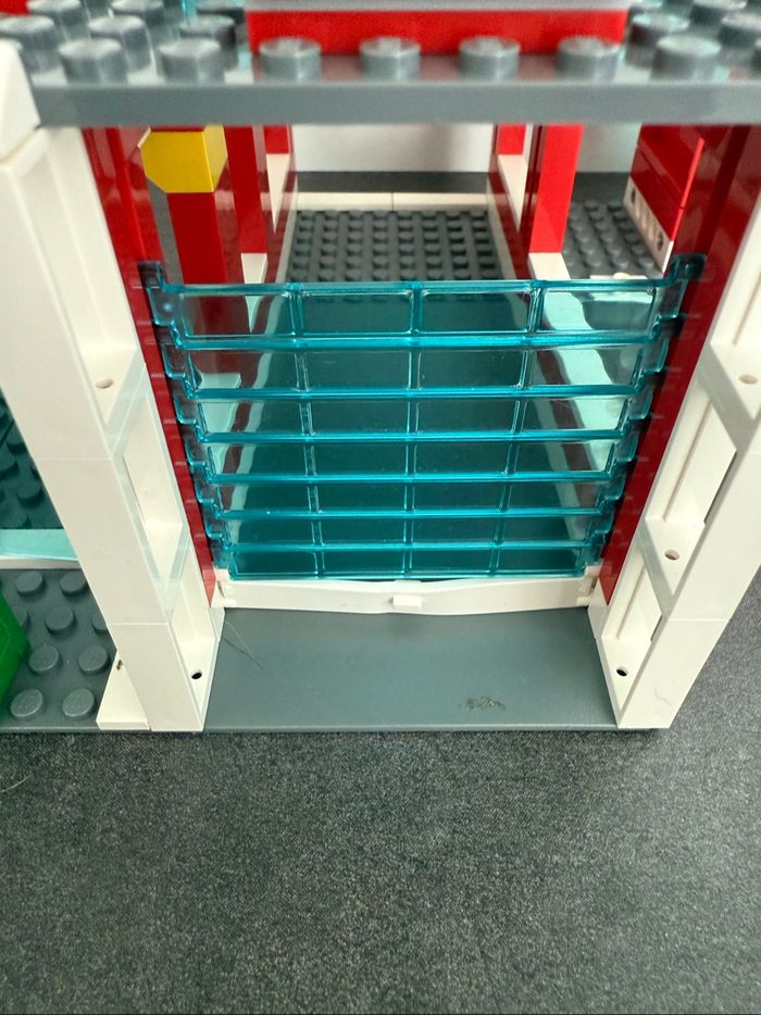 Lego city caserne pompiers 7208 - photo numéro 7