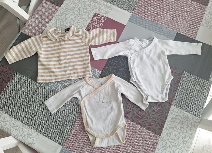 2 bodys et 1 tee-shirt naissance et 1 mois - photo numéro 2