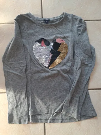 Tee shirt manches courtes à sequins réversibles 8 ans 👧 kiabi en TBE