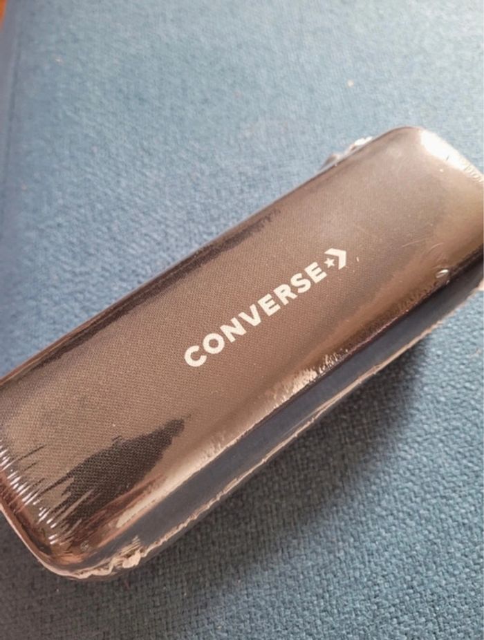 NEUF sous blister Lunettes Soleil UV3 Converse All Star - photo numéro 2