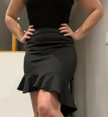 Minijupe noire asymétrique