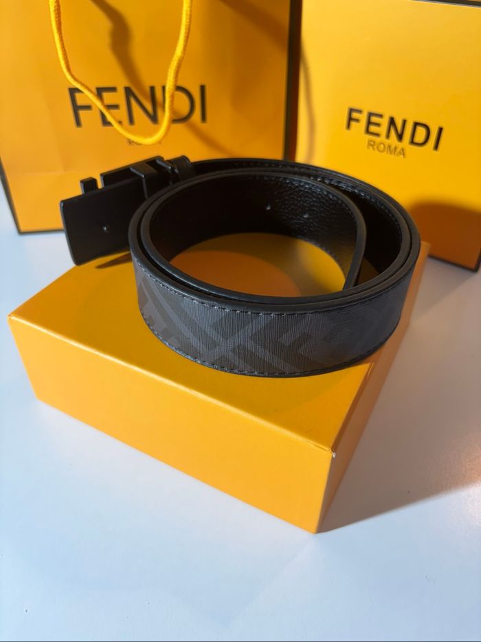 Ceintures Fendi vendu avec la boîte - photo numéro 5