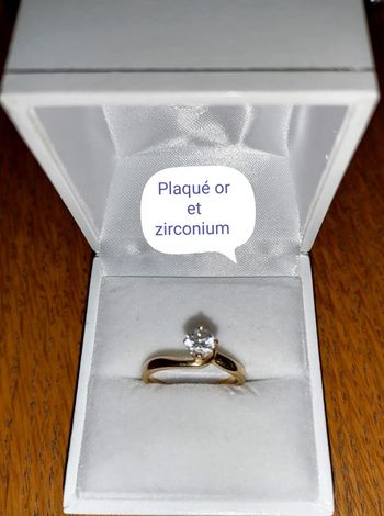 Bague style solitaire plaqué or taille 52