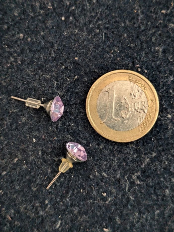 Puces d'oreilles a strass violets - photo numéro 2