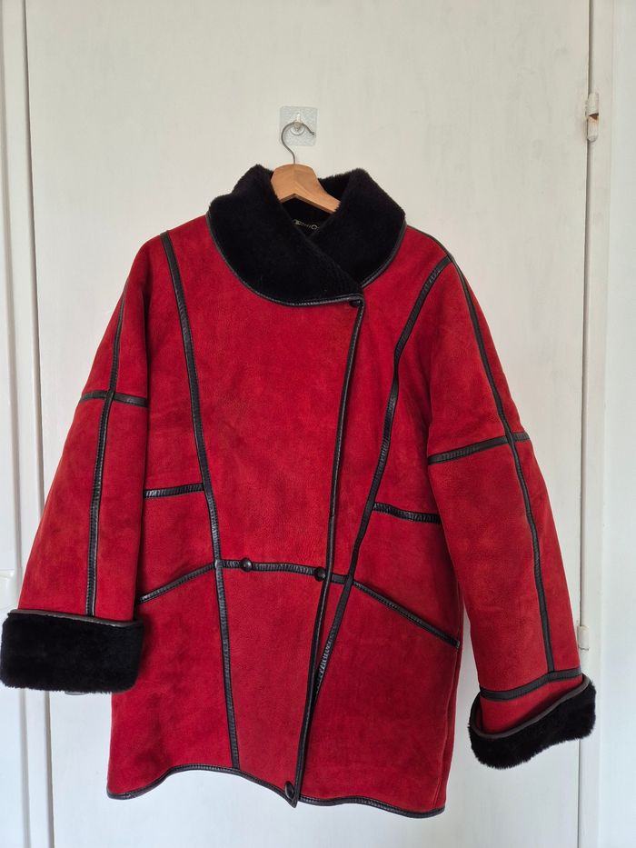 Manteau en peau lainée rouge 100% agneau – Made in France – Taille 40