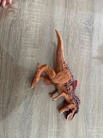 Dinosaure sonore et lumineux