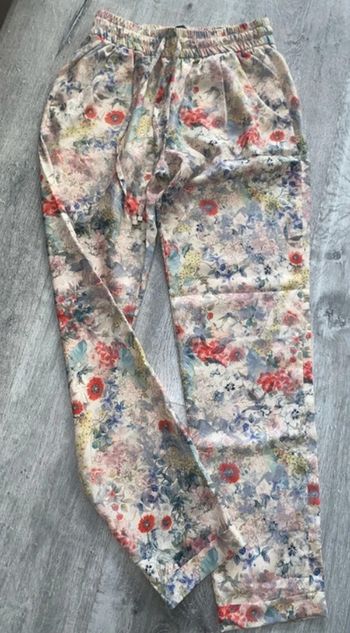 Joli pantalon à fleur fluide Zara