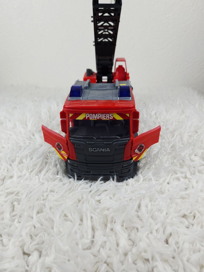 Camion de pompiers avec lanceur d eau Scania marque Dickie Toys 🎅 - photo numéro 6