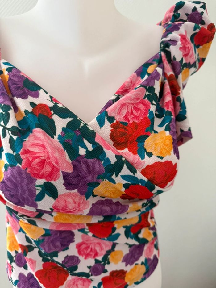 T-shirt à fleur en très bon état taille M SHEIN - photo numéro 2