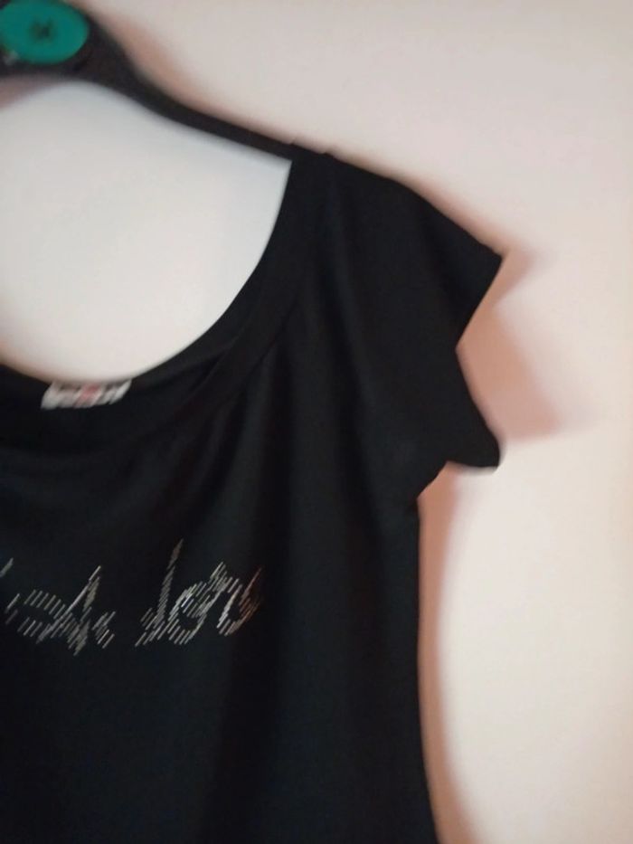 Joli Tee-shirt noir. - photo numéro 4