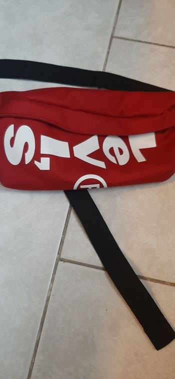 Sacoche levis bordeaux