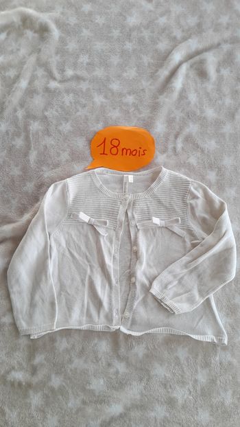 Cardigan tricoté blanc à noeuds