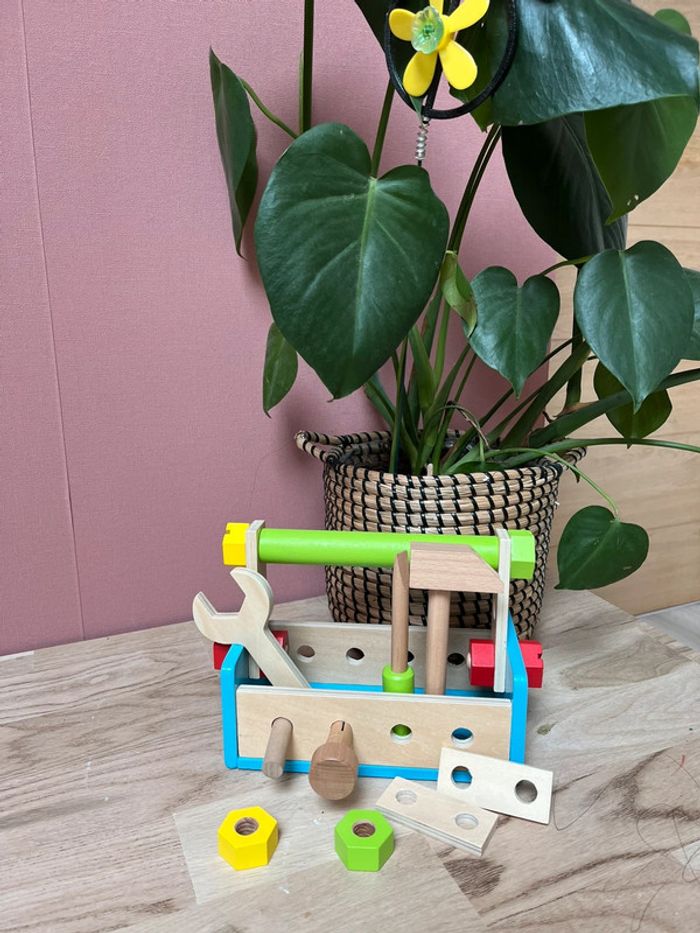 Jouet en bois ma caisse à outil