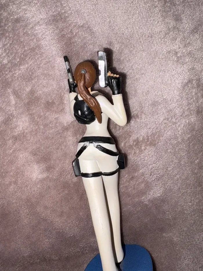 Figurine de collection Tomb Raider Lara Croft en très bon état. - photo numéro 8