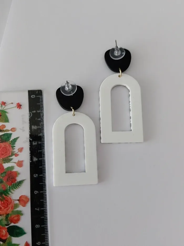 Boucles d'oreilles pendantes - noir et blanc - tendance bohème chic 🌙 - photo numéro 4