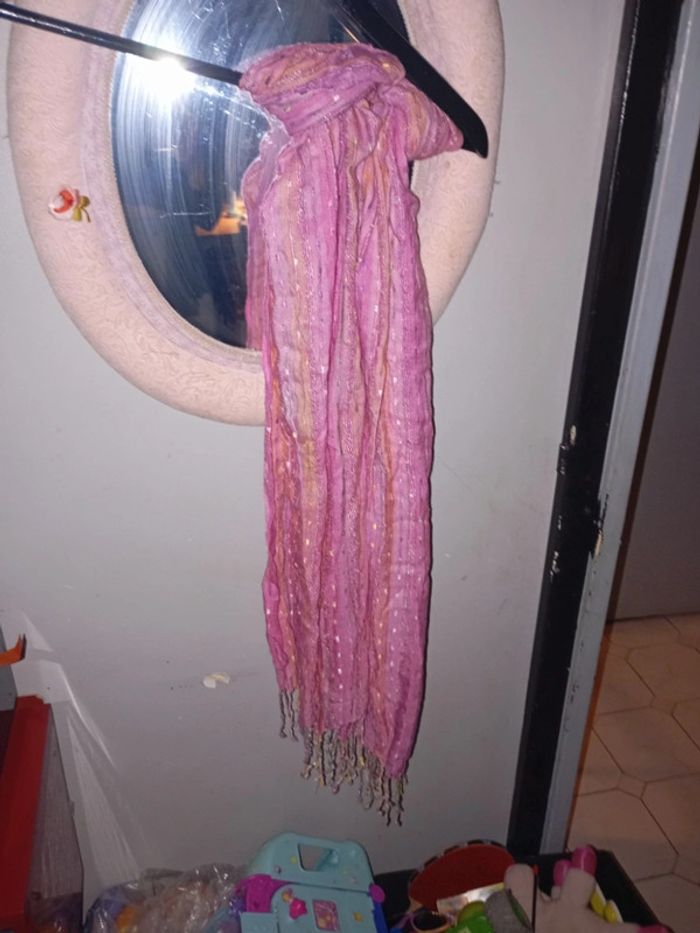 Foulard rose paillettes