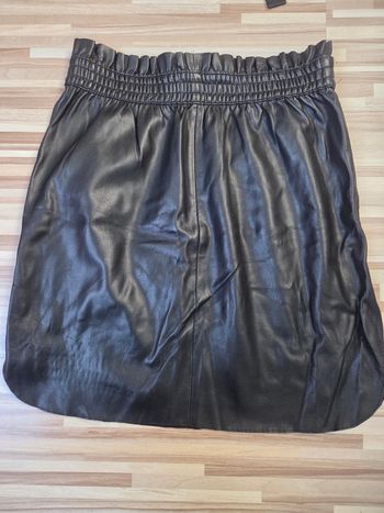 Jupe en simili cuir kiabi taille M