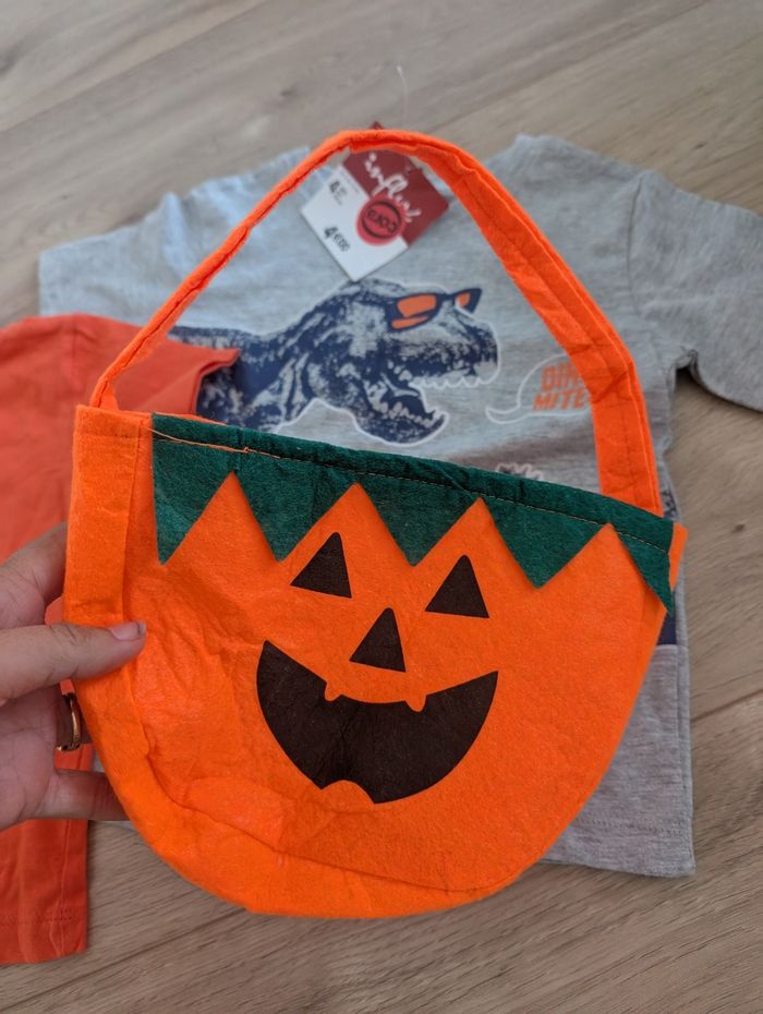 Lot t.shirt 4 ans halloween, dino+ sac - photo numéro 2