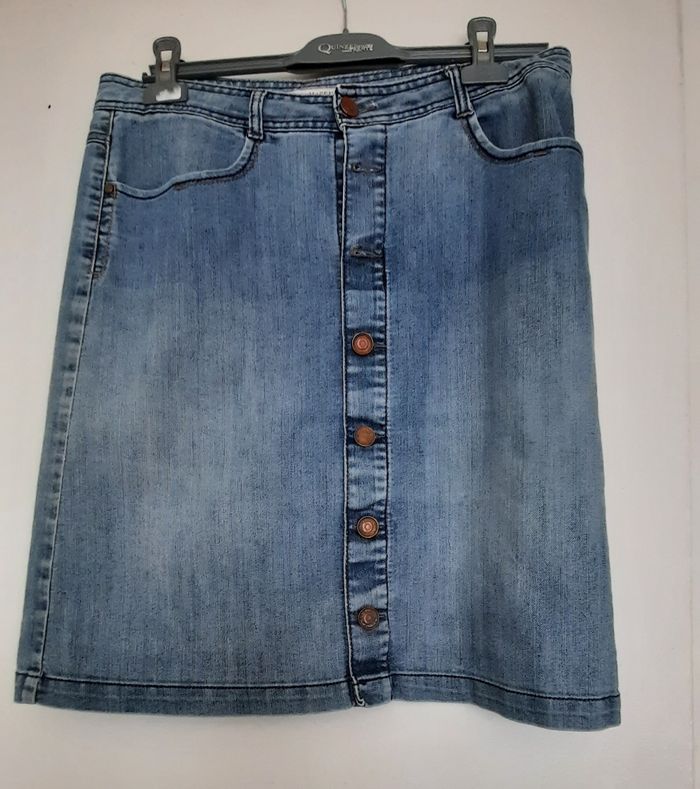 JUPE EN JEAN T. 40/42