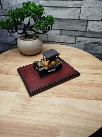 Voiture ford 1917 sur plaque 