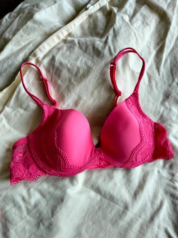 Soutien gorge neuf avec dentelle rose 90 B