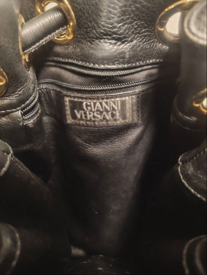 🖤 Sac seau vintage Gianni Versace Couture – cuir noir & chaîne Méduse dorée (années 1990) - photo numéro 10