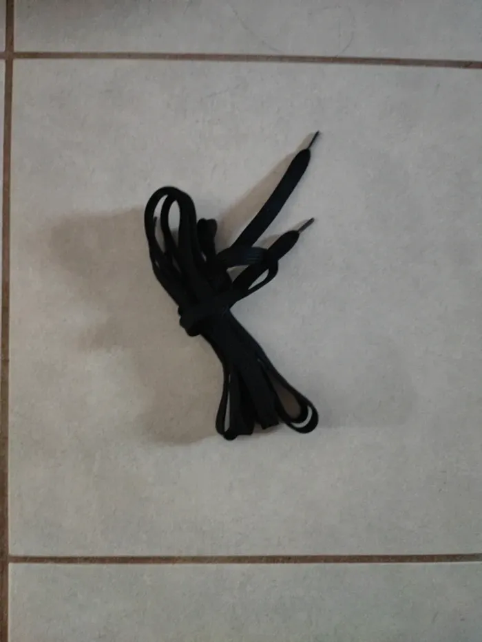 Lacet noir 143 cm