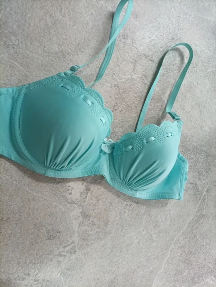 Soutien-gorge - photo numéro 2