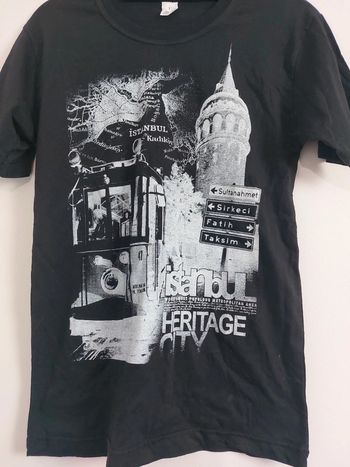 Joli tee shirt noir et blanc à motif Istanbul